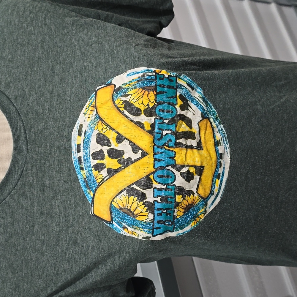 Yellowstone‎ Tshirt Tultex Brand Size Medium